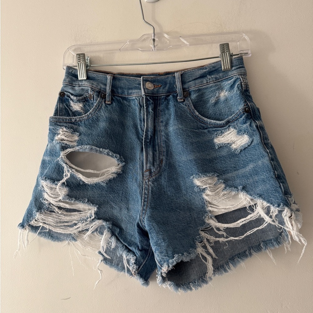American Eagle Highest Rise‎ 90’s Boyfriend Distressed Shorts